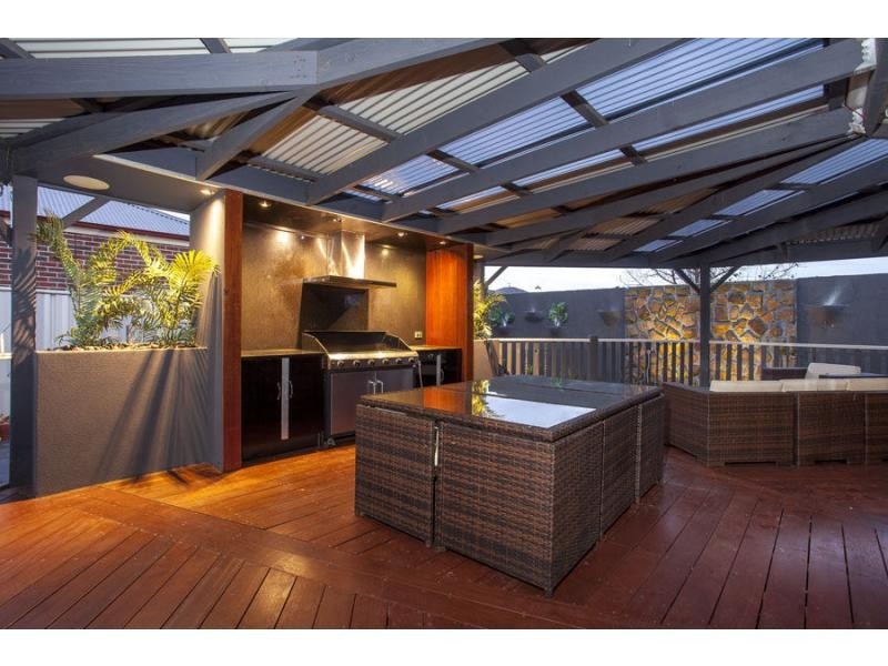 8 Betchworth Close, Caroline Springs VIC 3023