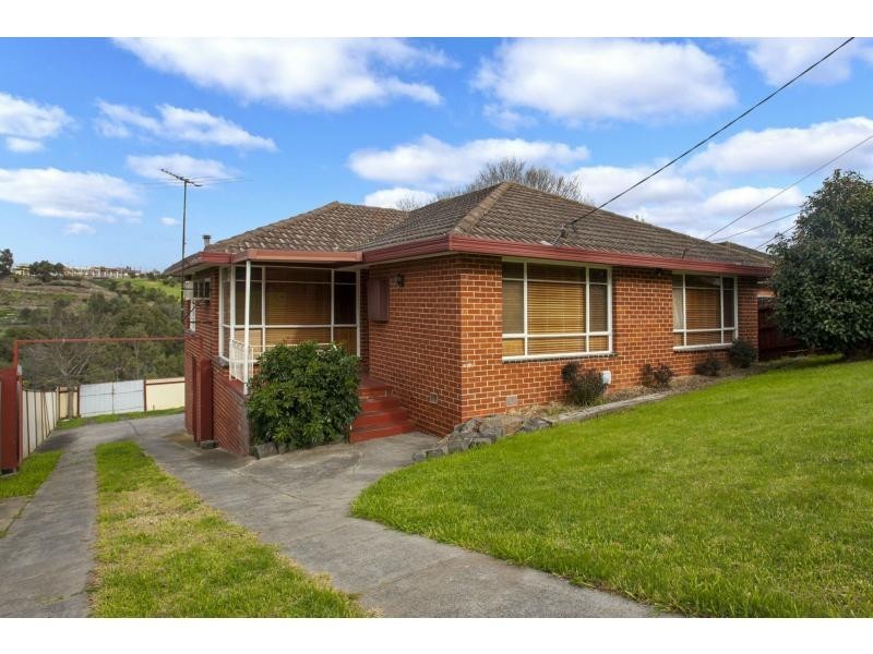 33 Brentwood Drive, Avondale Heights VIC 3034