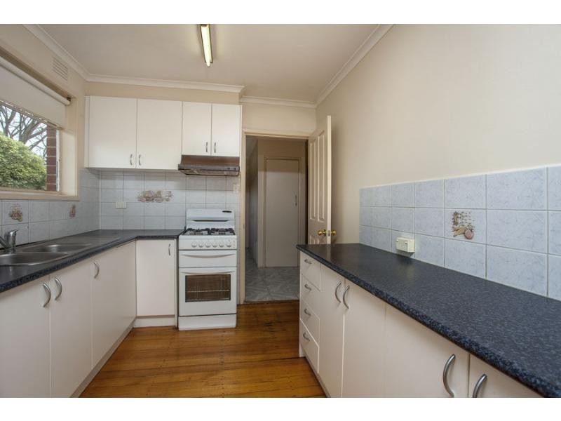 33 Brentwood Drive, Avondale Heights VIC 3034