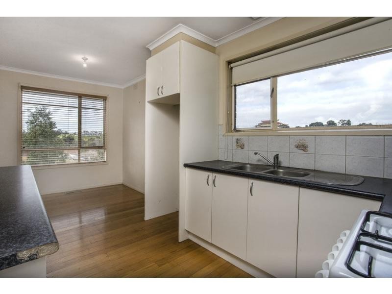 33 Brentwood Drive, Avondale Heights VIC 3034