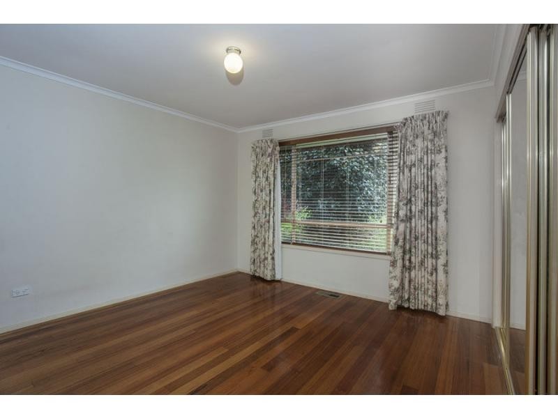 33 Brentwood Drive, Avondale Heights VIC 3034