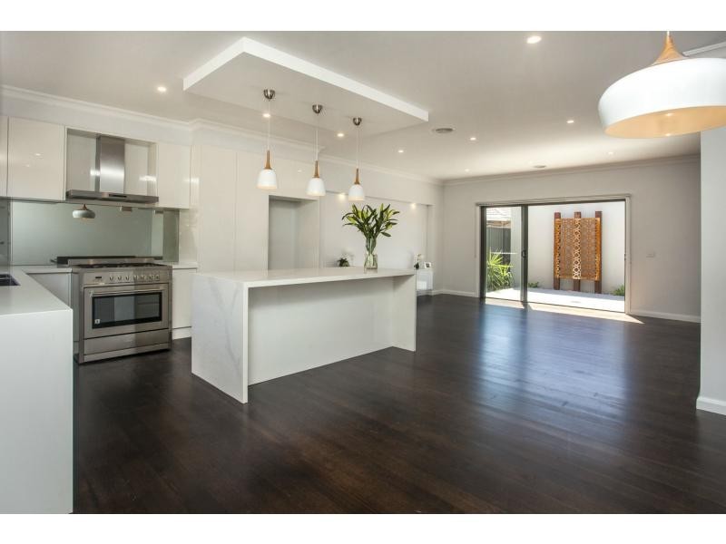 2/43 Robson Avenue, Avondale Heights VIC 3034