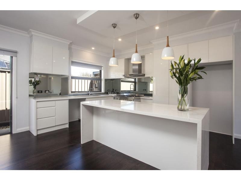 2/43 Robson Avenue, Avondale Heights VIC 3034