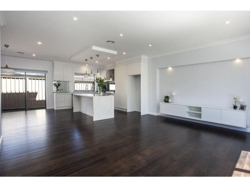 2/43 Robson Avenue, Avondale Heights VIC 3034