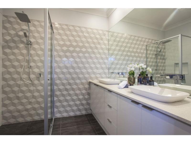 2/43 Robson Avenue, Avondale Heights VIC 3034