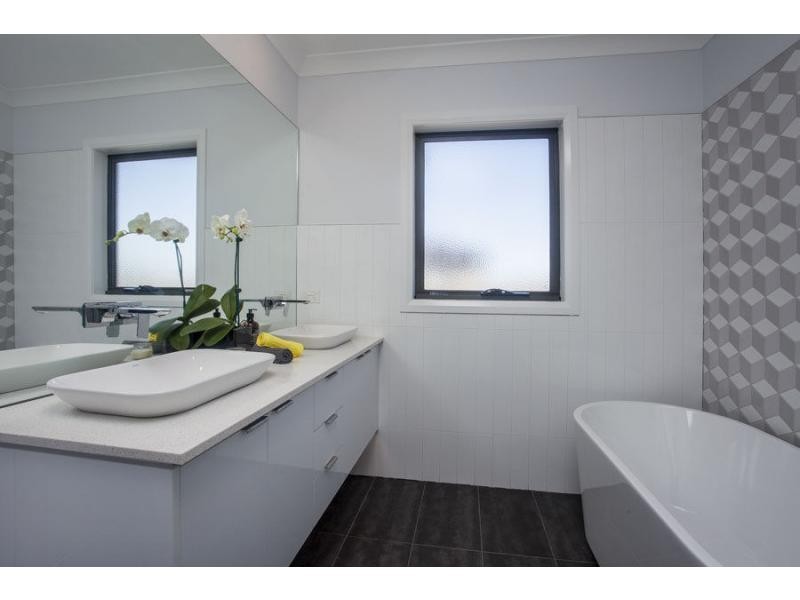 2/43 Robson Avenue, Avondale Heights VIC 3034