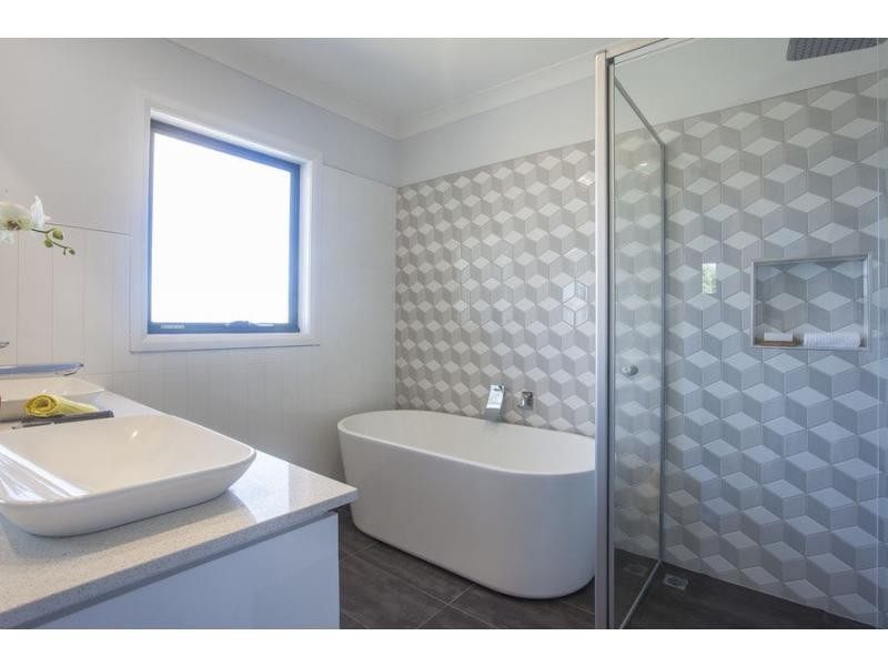 2/43 Robson Avenue, Avondale Heights VIC 3034