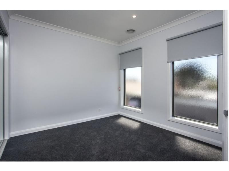 2/43 Robson Avenue, Avondale Heights VIC 3034