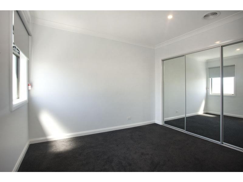 2/43 Robson Avenue, Avondale Heights VIC 3034