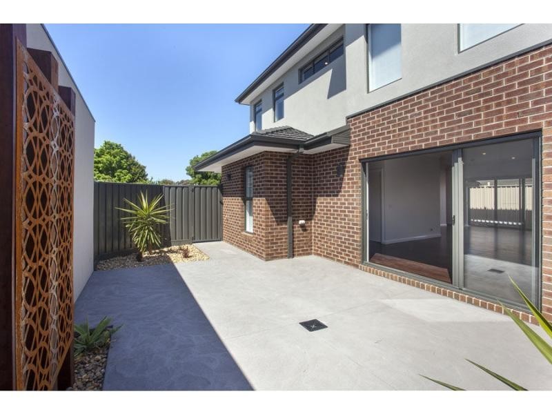 2/43 Robson Avenue, Avondale Heights VIC 3034