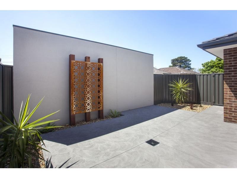 2/43 Robson Avenue, Avondale Heights VIC 3034