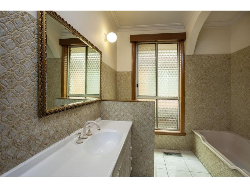 21 Orleans Road, Avondale Heights VIC 3034