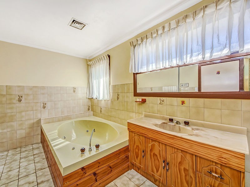 14 Christina Court, Avondale Heights VIC 3034