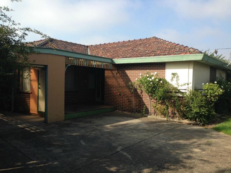 16 Allandale Drive, Deer Park VIC 3023