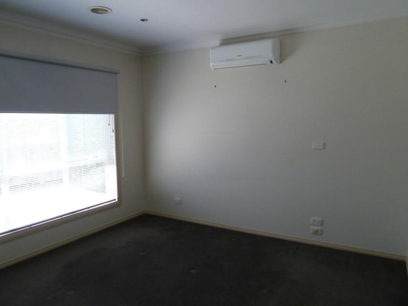 2/37 Quinn Grove, Keilor East VIC 3033