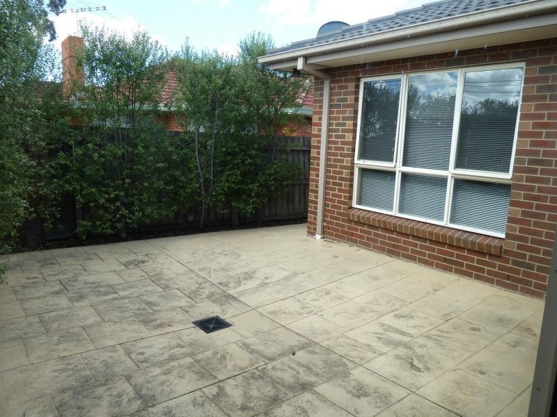 2/37 Quinn Grove, Keilor East VIC 3033