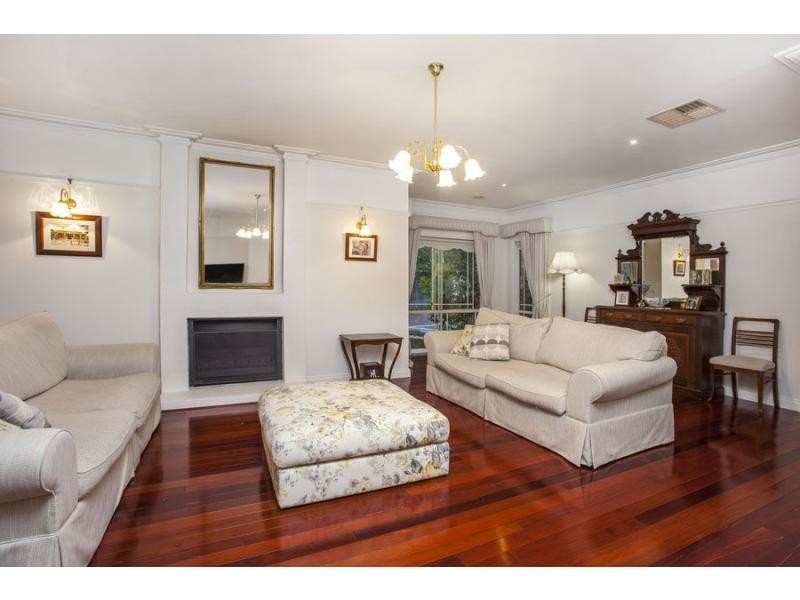 39 Sovereign Way, Hillside VIC 3037