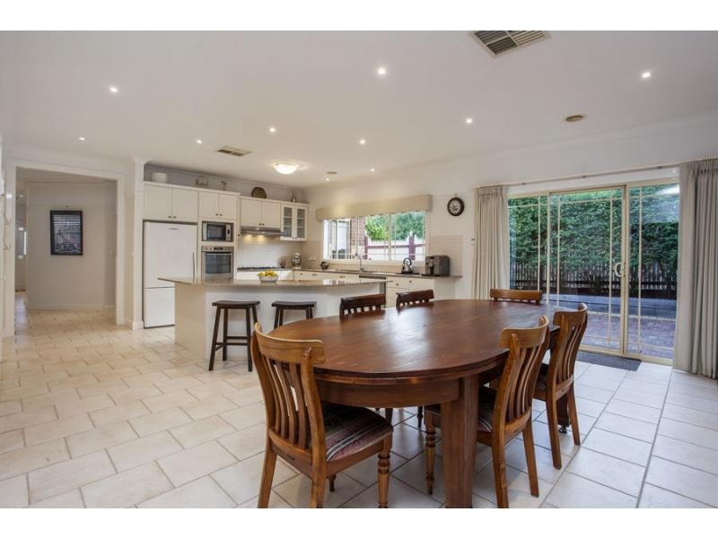 39 Sovereign Way, Hillside VIC 3037