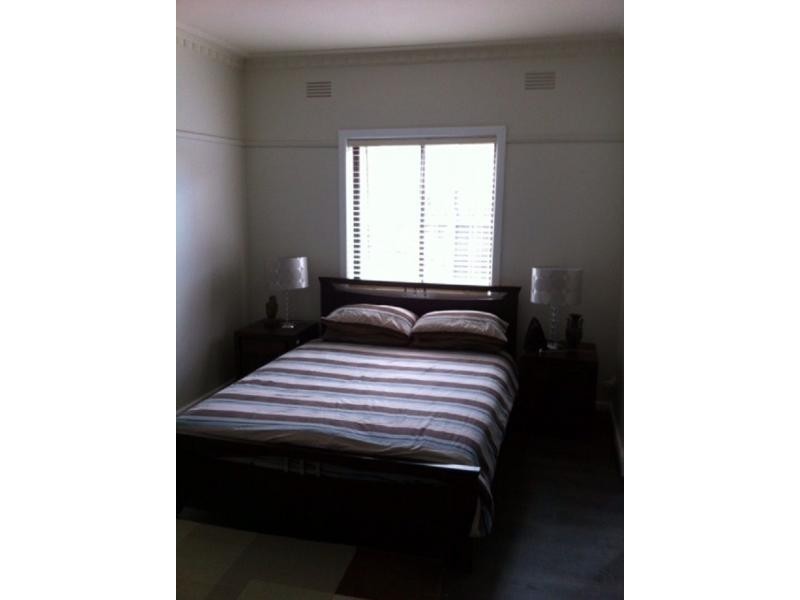 44 Military Road, Avondale Heights VIC 3034