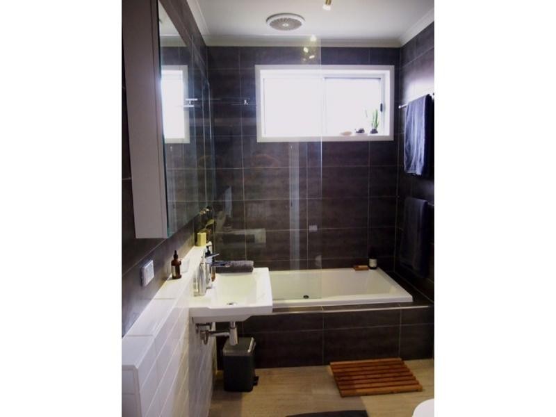 44 Military Road, Avondale Heights VIC 3034