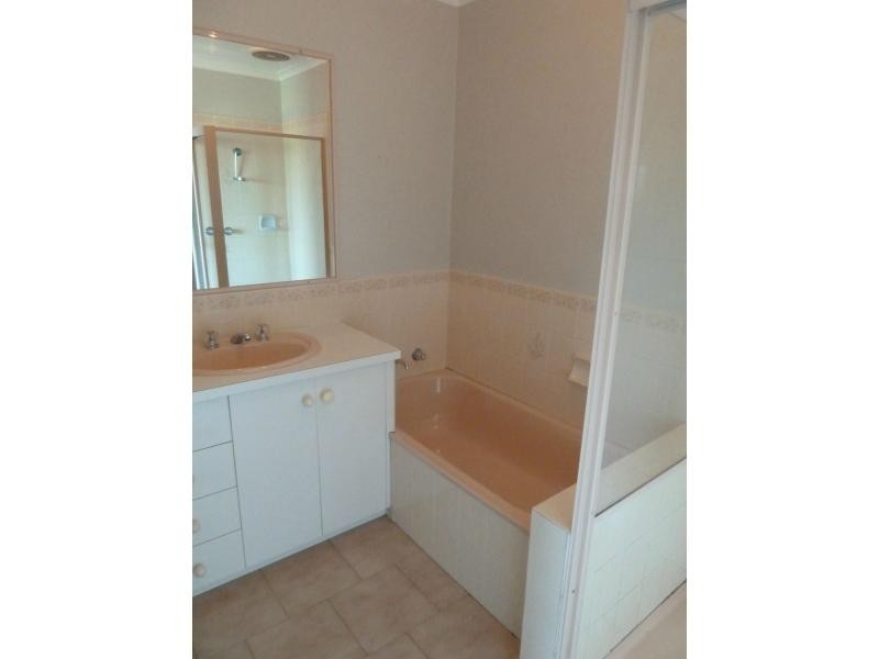 3/13 Laura Grove, Avondale Heights VIC 3034