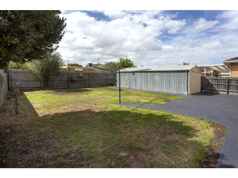 8 Bellarine Avenue, Keilor East VIC 3033