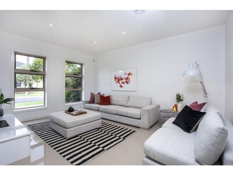 22 ARVERN AVENUE, Avondale Heights VIC 3034