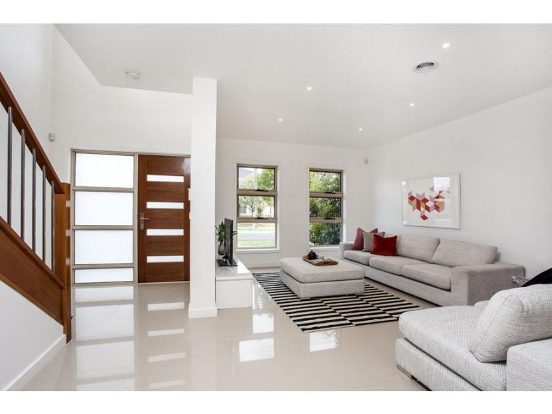 22 ARVERN AVENUE, Avondale Heights VIC 3034