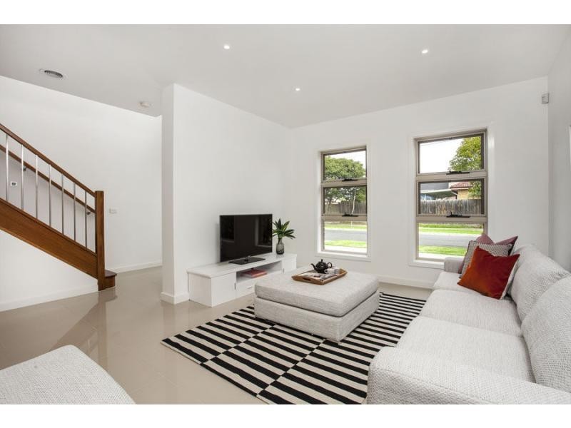 22 ARVERN AVENUE, Avondale Heights VIC 3034