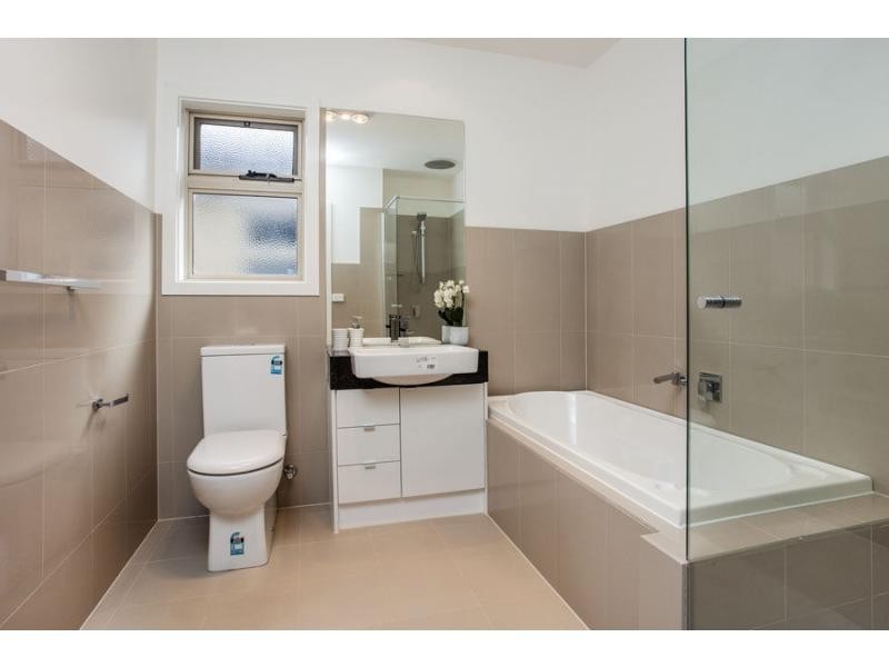 22 ARVERN AVENUE, Avondale Heights VIC 3034