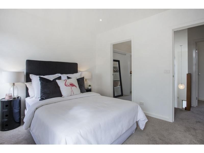 22 ARVERN AVENUE, Avondale Heights VIC 3034