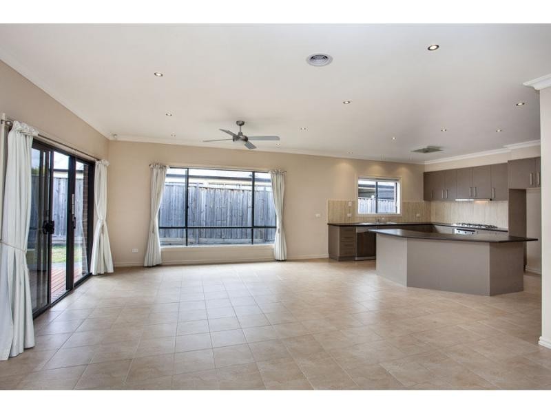 35 Ultimo Walk, Taylors Hill VIC 3037