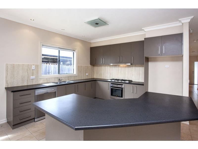 35 Ultimo Walk, Taylors Hill VIC 3037