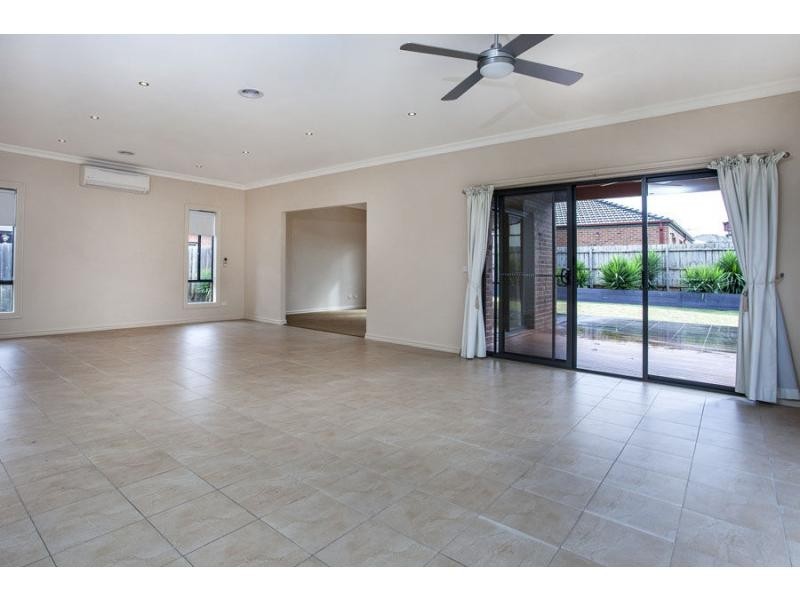 35 Ultimo Walk, Taylors Hill VIC 3037