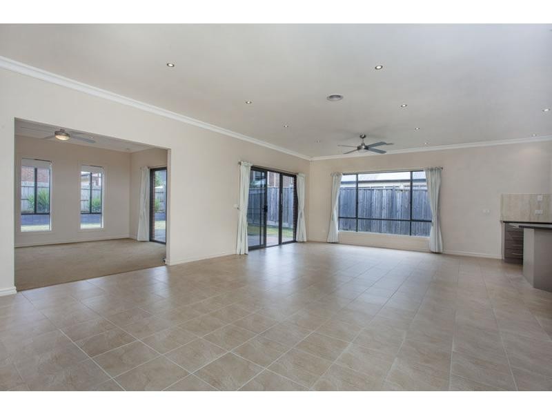 35 Ultimo Walk, Taylors Hill VIC 3037