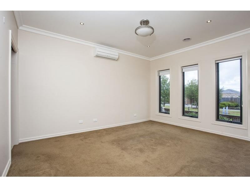 35 Ultimo Walk, Taylors Hill VIC 3037