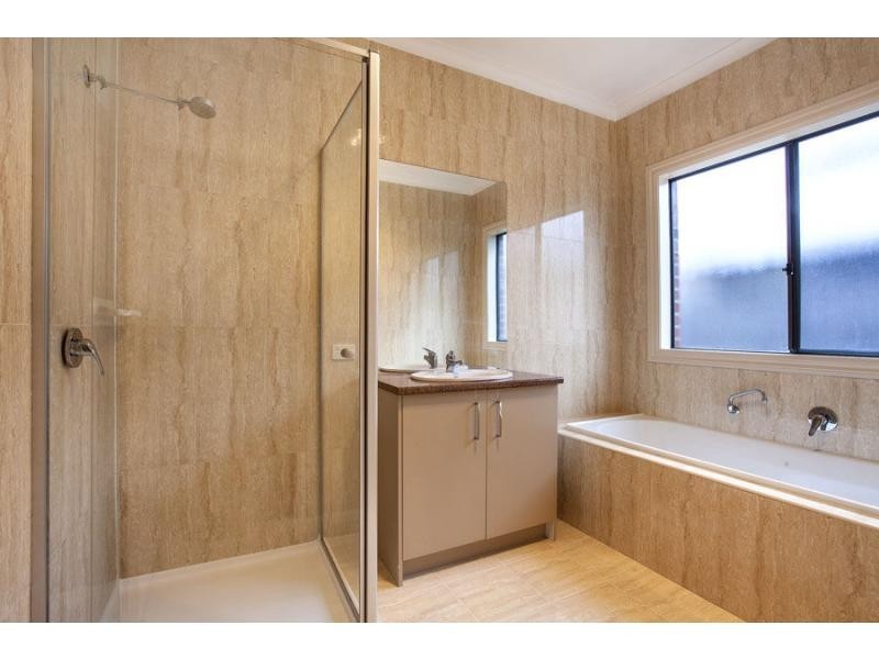 35 Ultimo Walk, Taylors Hill VIC 3037