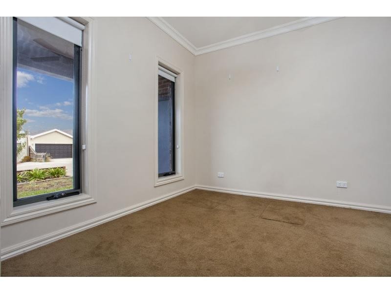 35 Ultimo Walk, Taylors Hill VIC 3037