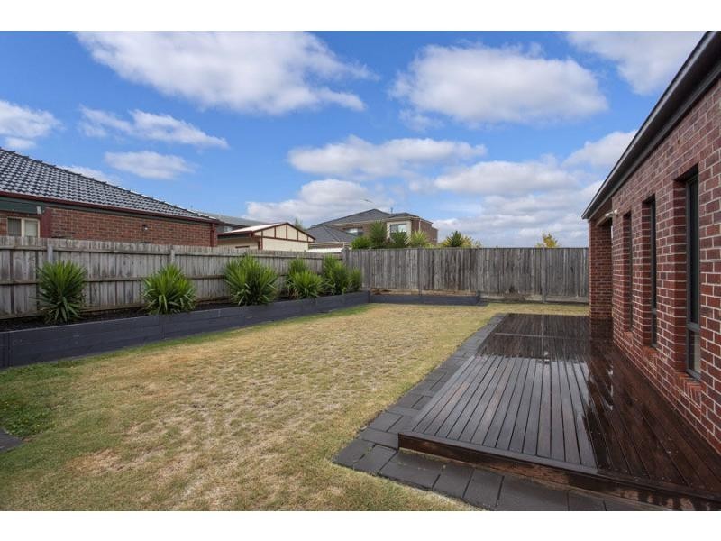 35 Ultimo Walk, Taylors Hill VIC 3037