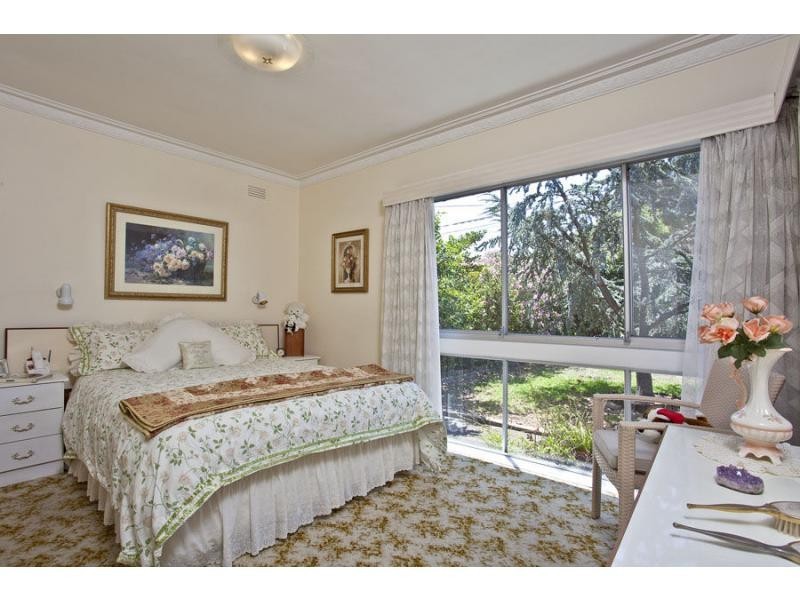 57 Riverside Avenue, Avondale Heights VIC 3034
