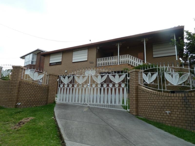 16 Barbara Crescent, Avondale Heights VIC 3034
