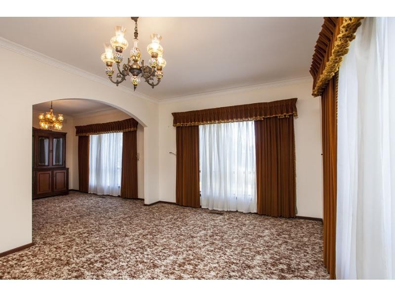 74 North Road, Avondale Heights VIC 3034