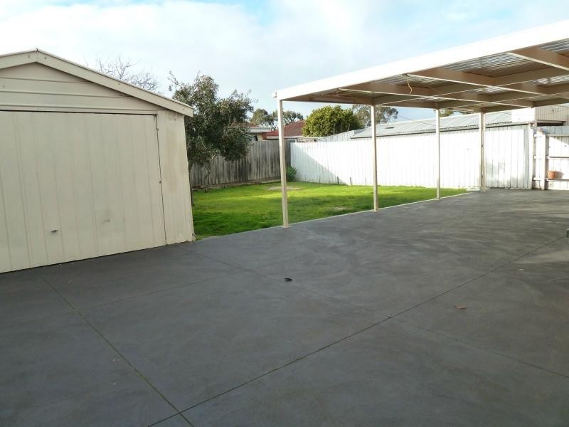 44 Brentwood Drive, Avondale Heights VIC 3034