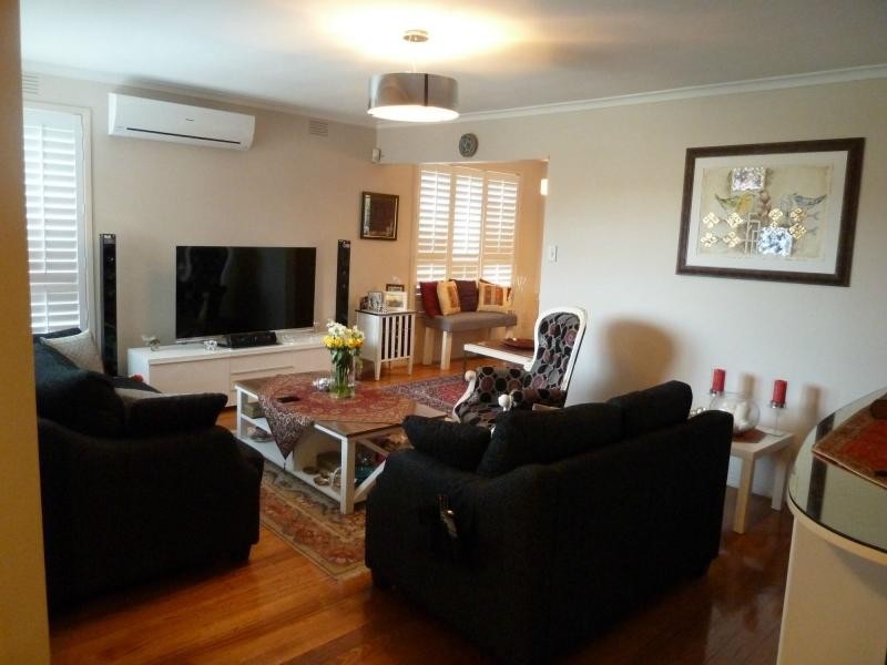 27 Brentwood Drive, Avondale Heights VIC 3034