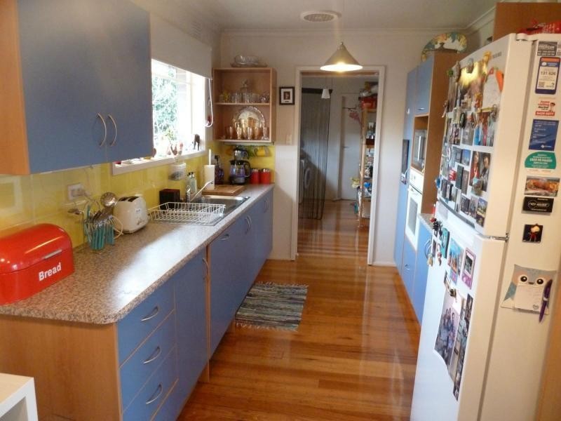 27 Brentwood Drive, Avondale Heights VIC 3034