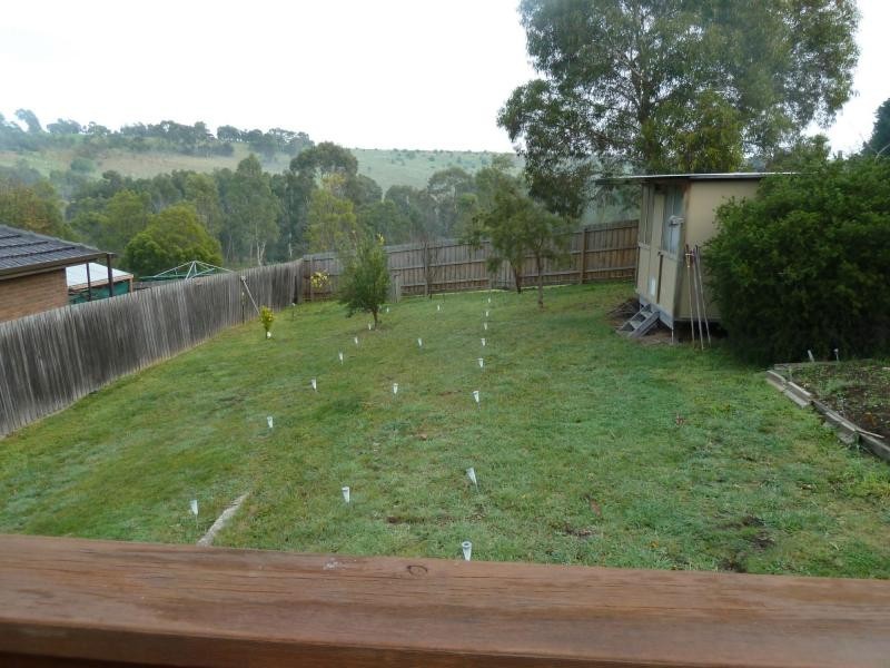 27 Brentwood Drive, Avondale Heights VIC 3034