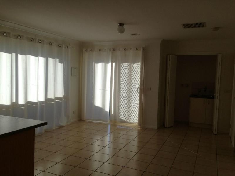 9/28 Ozzimo Drive, Hillside VIC 3037