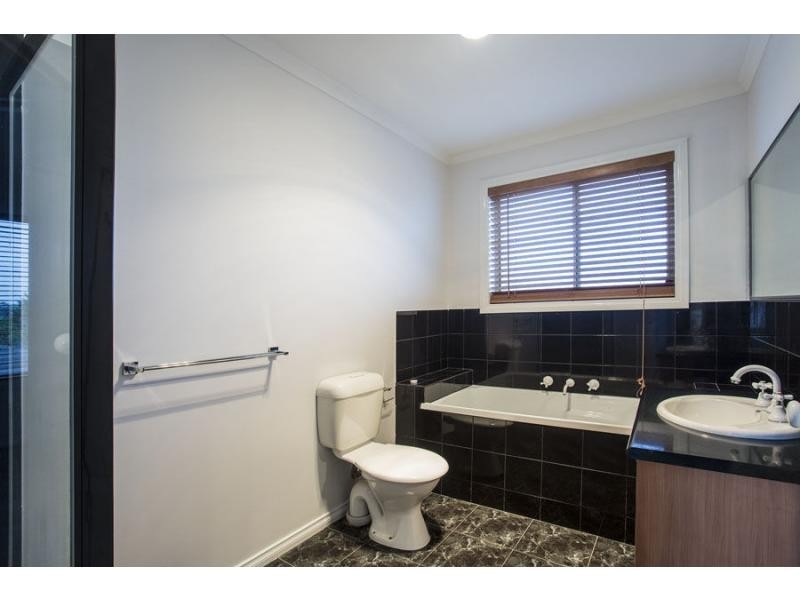 13 Duke Street, Avondale Heights VIC 3034