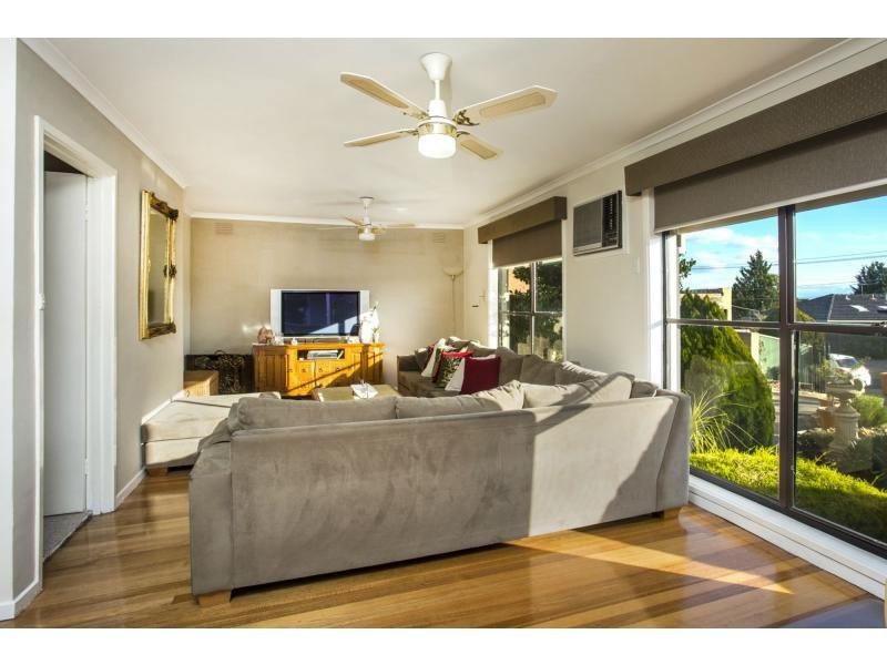 6 CANNES AVENUE, Avondale Heights VIC 3034