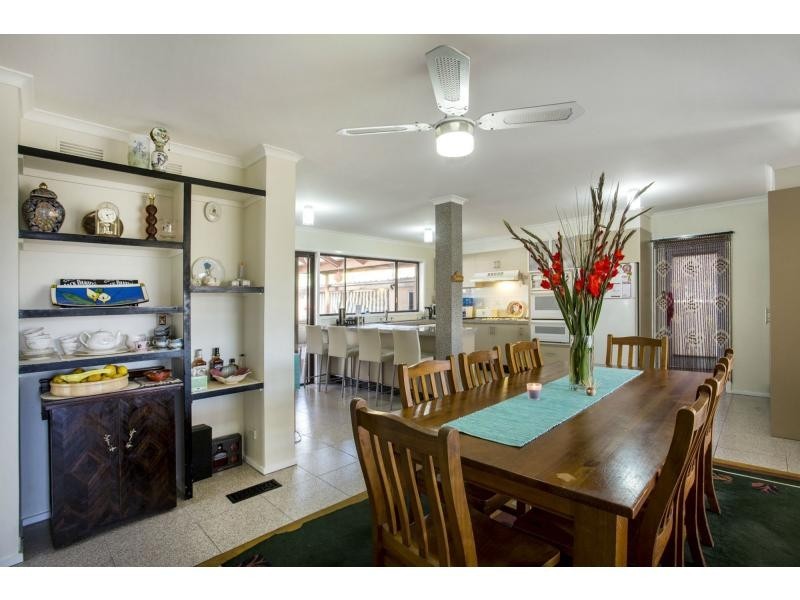 6 CANNES AVENUE, Avondale Heights VIC 3034